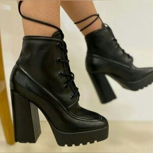 New SCHUTZ Black Leather Heeled Boots Size 9